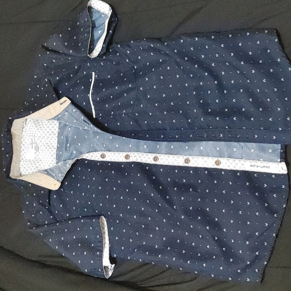 Button up - Picture 2 of 3